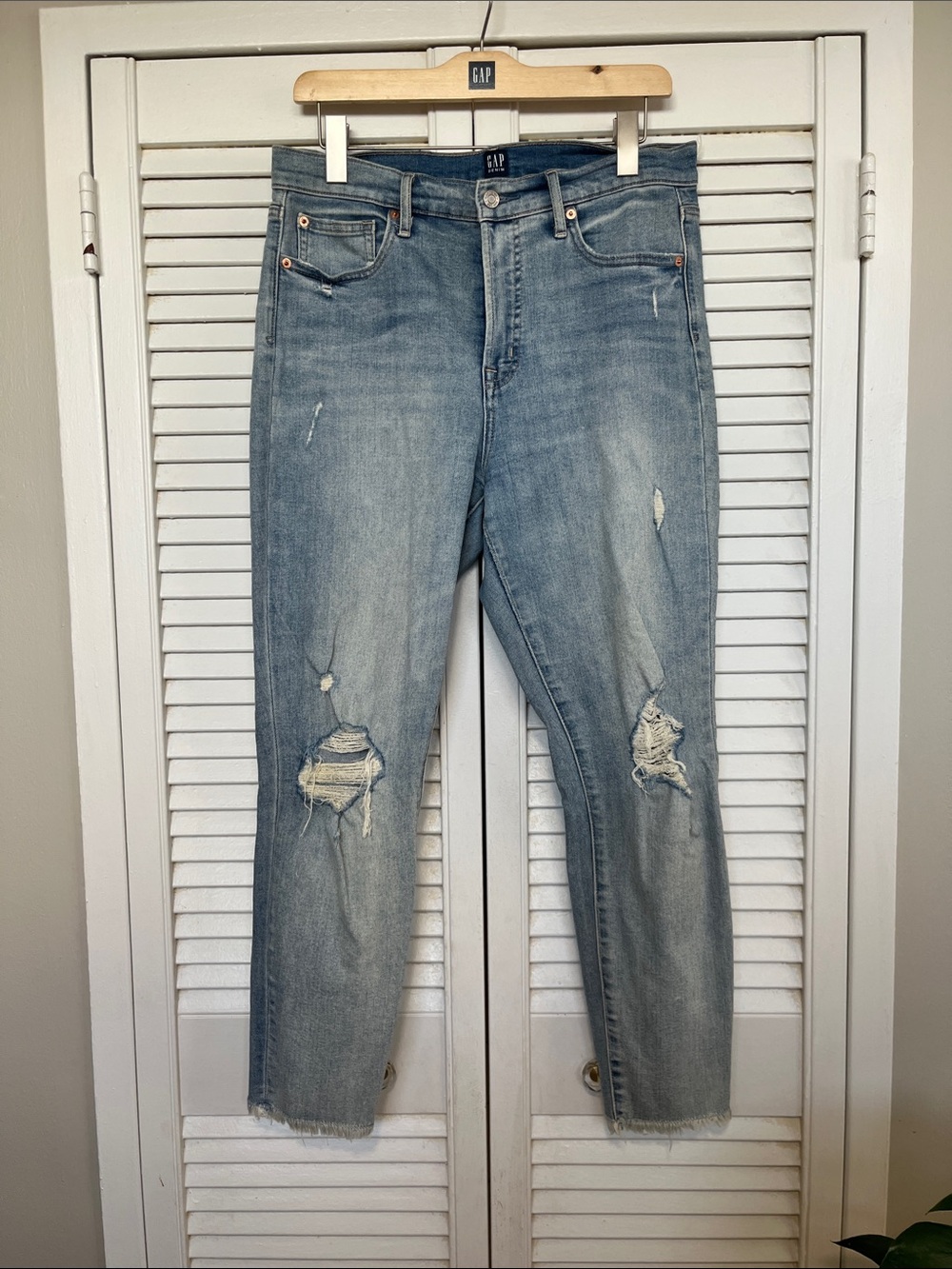 GAP Women's Light Wash Distressed Straight Leg Jeans